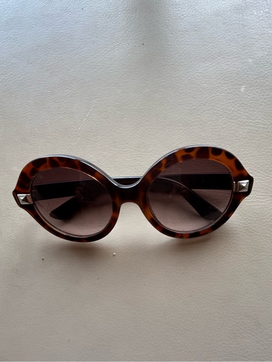 Valentino Tortoiseshell Round Women\'s Sunglasses w/ studs accents main image 4